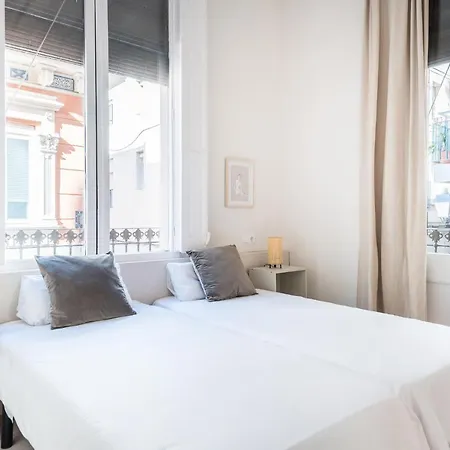 Light, Cozy Terrace And Local Life In Gracia