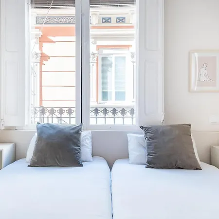 Light, Cozy Terrace And Local Life In Gracia Apartment Barcelona