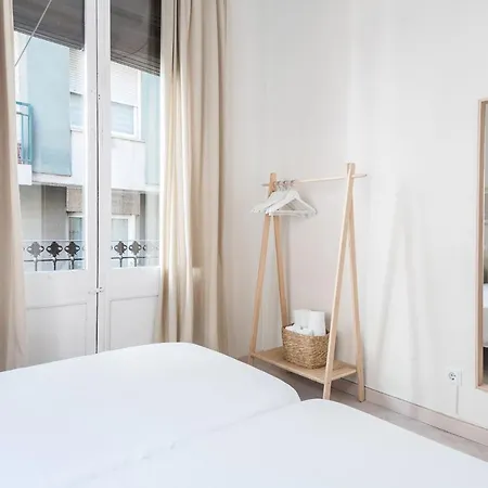 Light, Cozy Terrace And Local Life In Gracia *