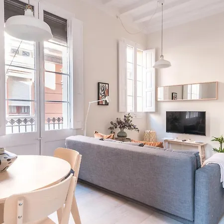 Light, Cozy Terrace And Local Life In Gracia 아파트